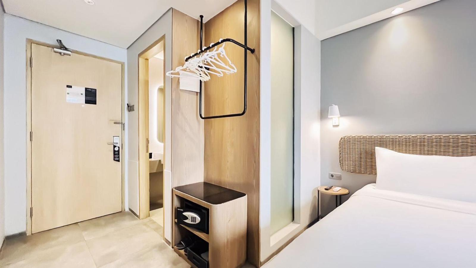 Neo Hotel Puri Indah Джакарта Екстериор снимка